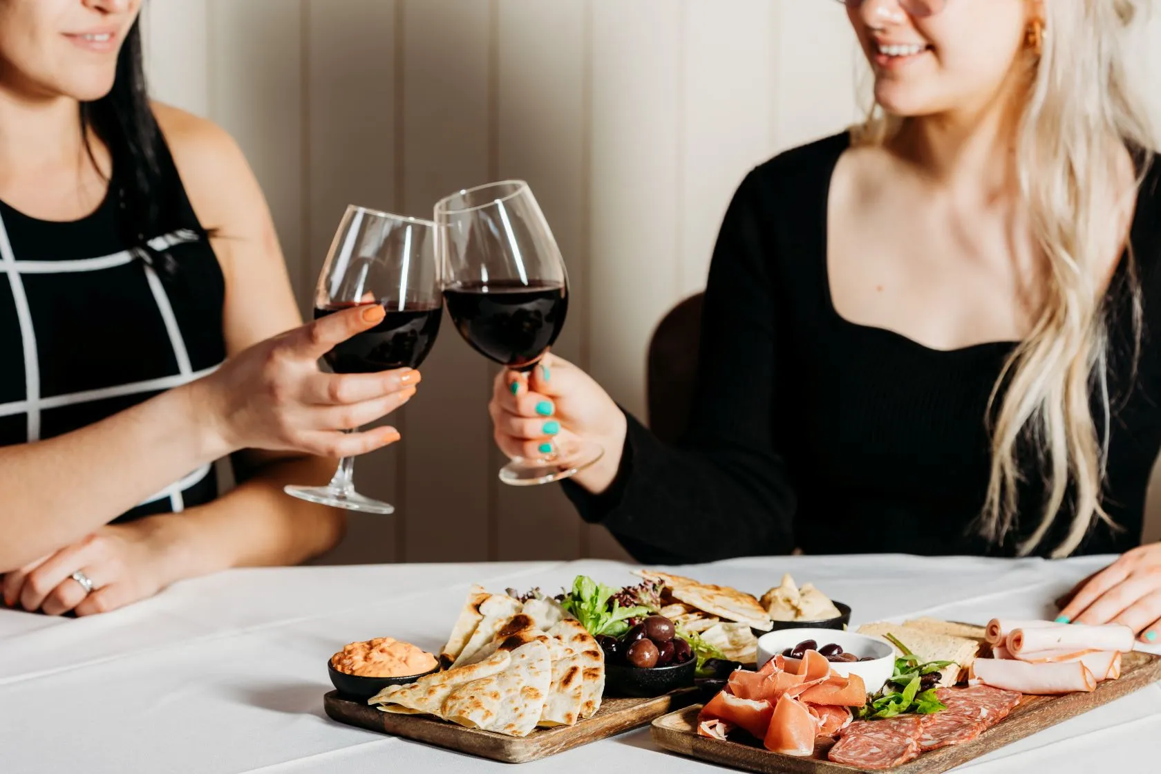 The Wellington Hotel - Food and Drink